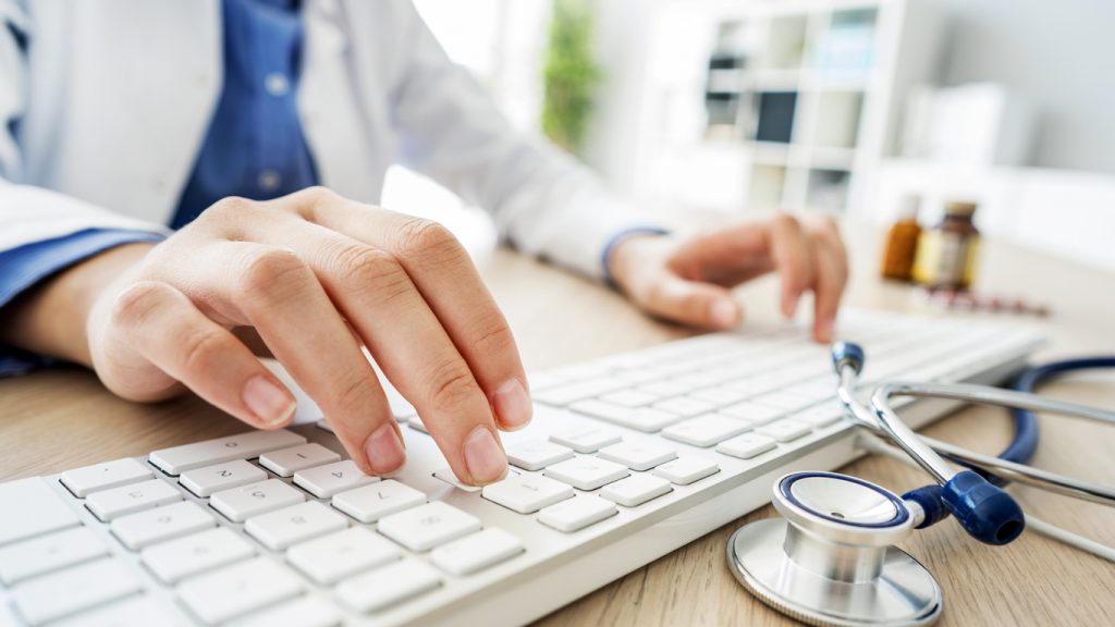 motivos para usar software médico grátis