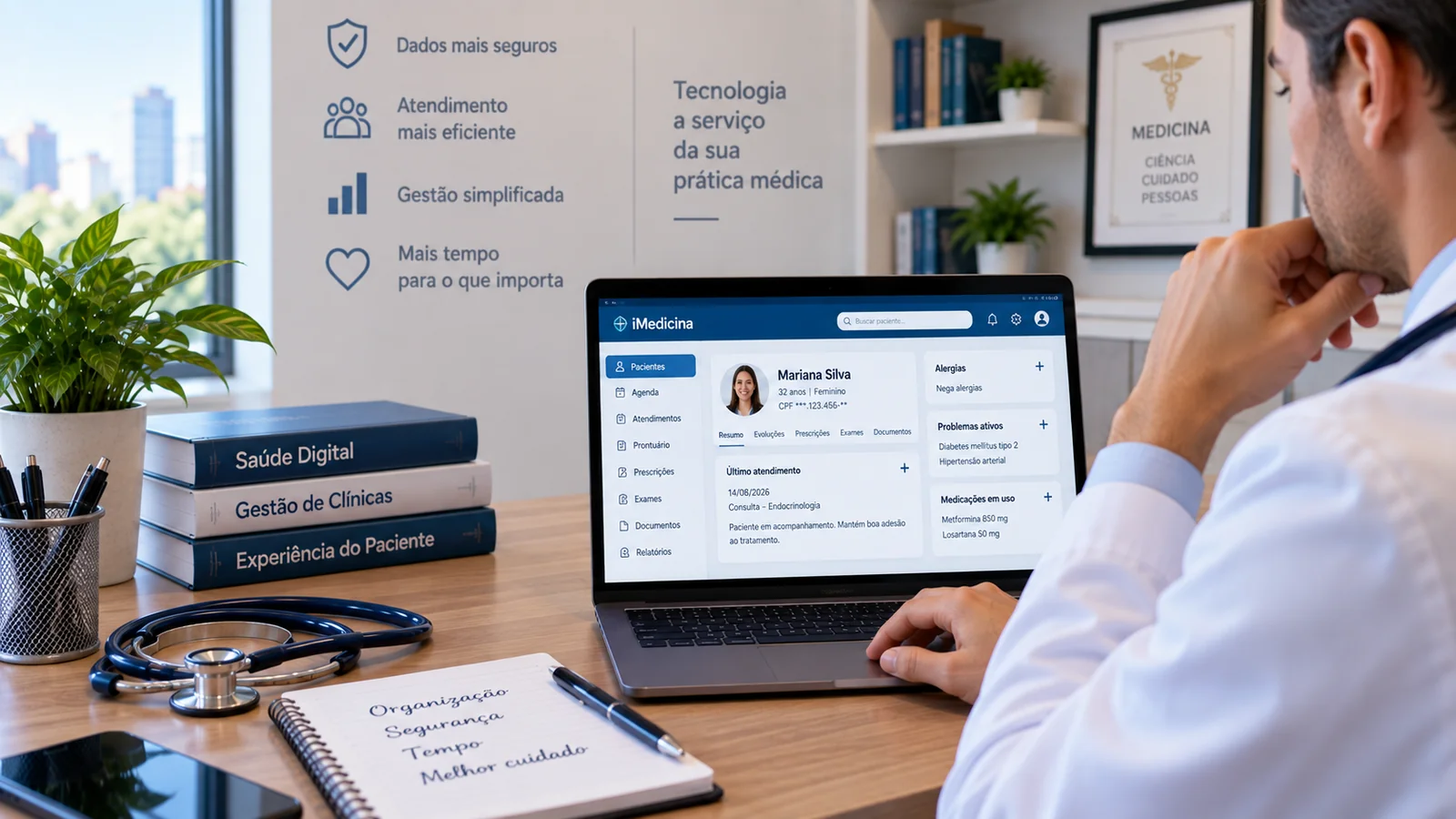 Médico consulta prontuário eletrônico em notebook durante organização dos registros clínicos.