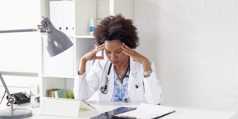 Os riscos de usar um sistema médico off-line no consultório
